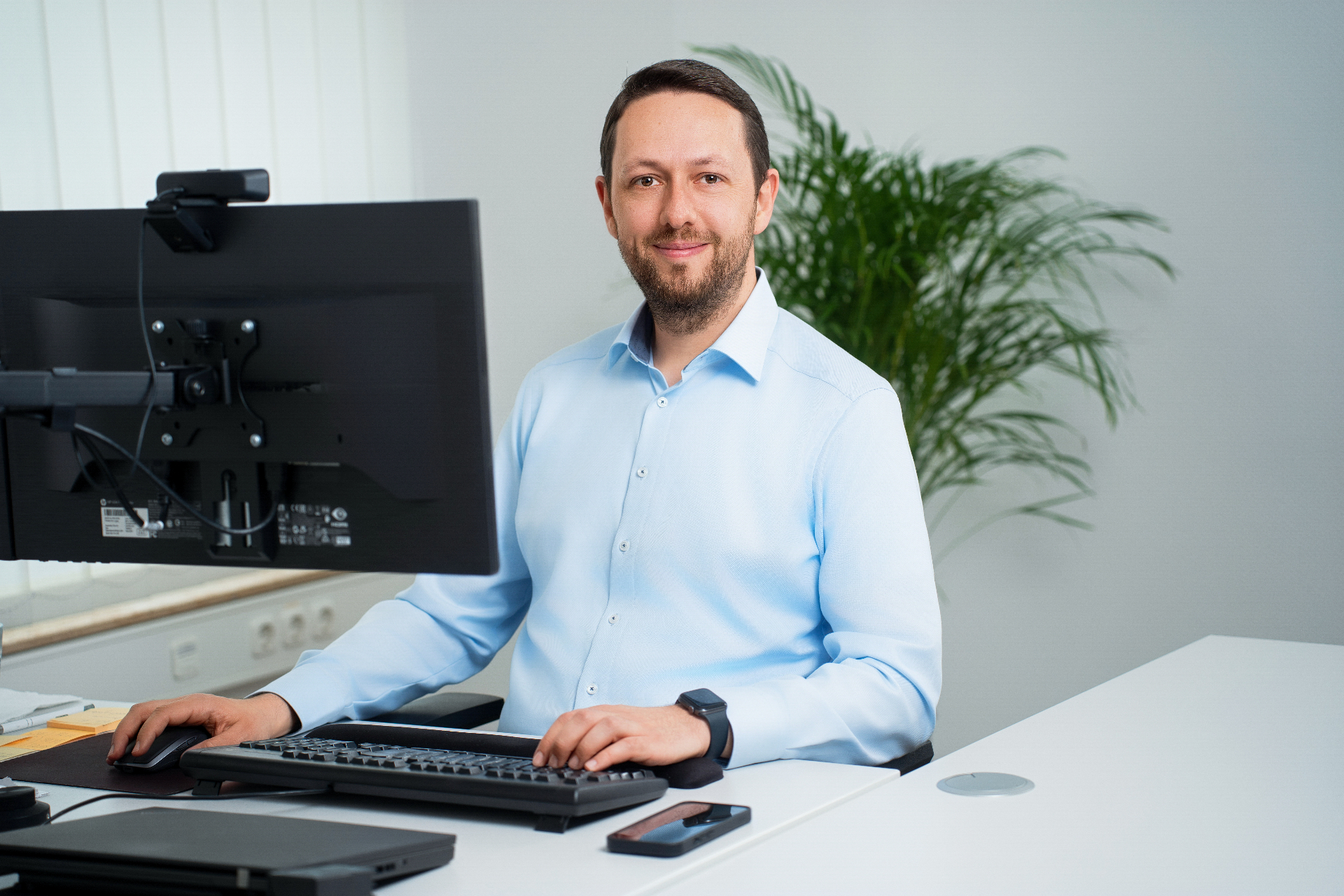 Mitarbeiterporträt im Büro – IT-Consulting