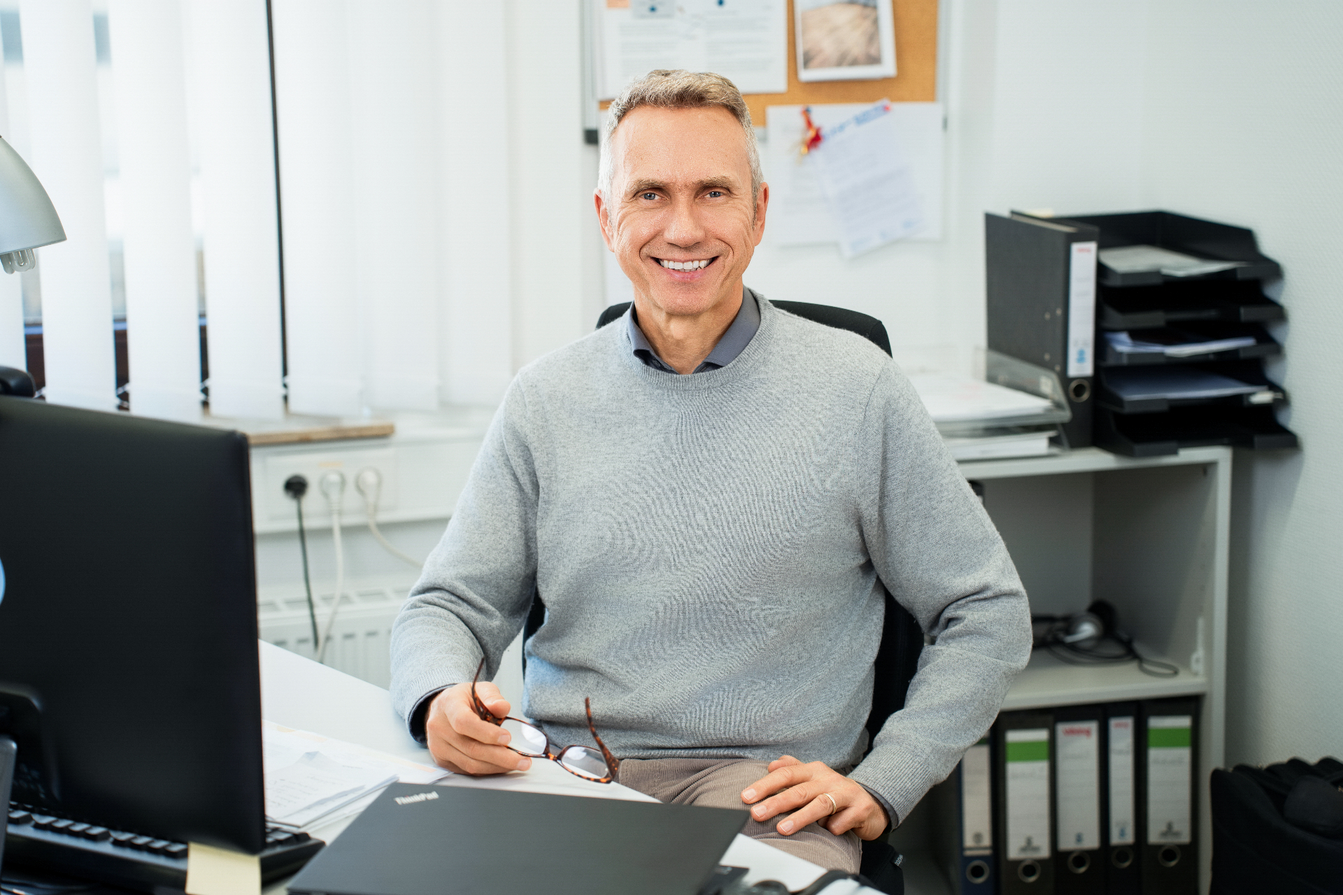 Mitarbeiterporträt am Arbeitsplatz